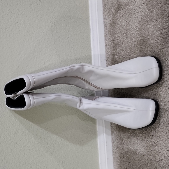 NWOT, Nine West Ivory Heel Boots, Size 6M - Picture 3 of 7